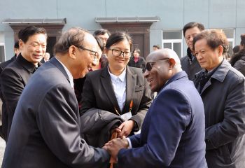 赤道幾內(nèi)亞原農(nóng)業(yè)、畜牧與食品部部長維克托•格蘭赫•梅萊訪問江西贛糧實業(yè)有限公司